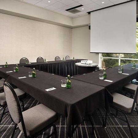 Hilton Charlotte Airport Hotel מראה חיצוני תמונה