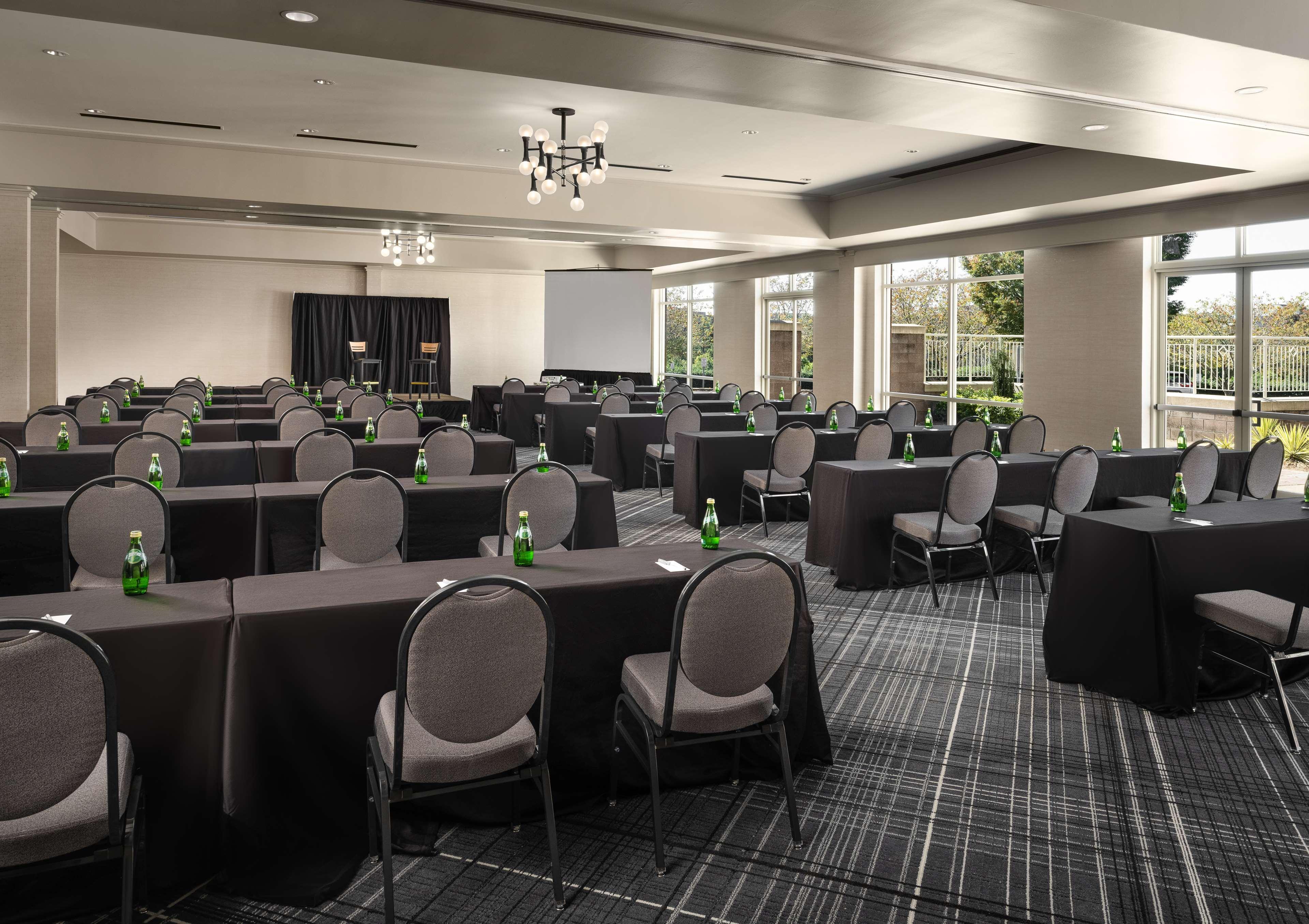 Hilton Charlotte Airport Hotel מראה חיצוני תמונה