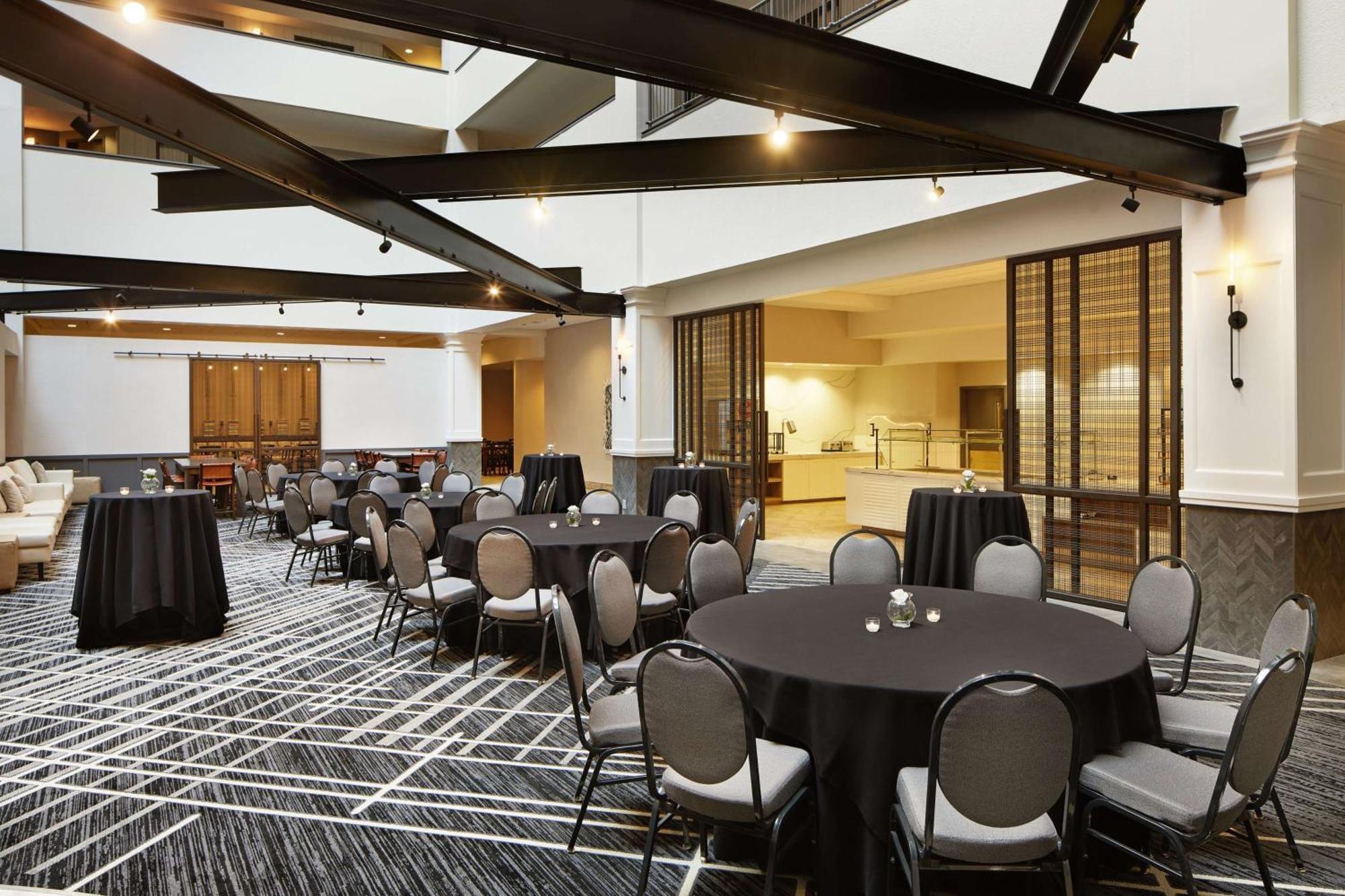 Hilton Charlotte Airport Hotel מראה חיצוני תמונה