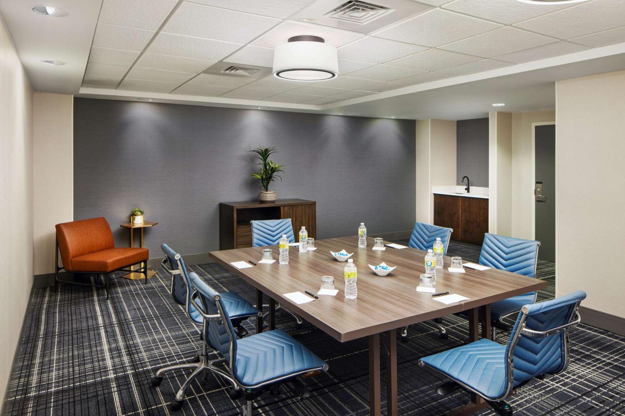 Hilton Charlotte Airport Hotel מראה חיצוני תמונה