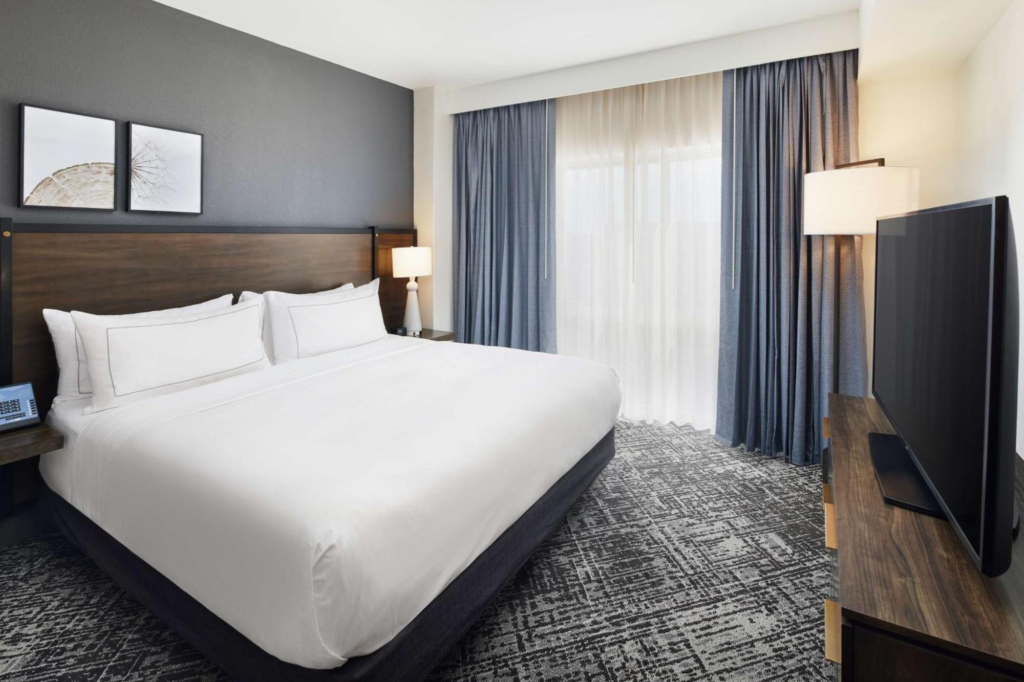 Hilton Charlotte Airport Hotel מראה חיצוני תמונה