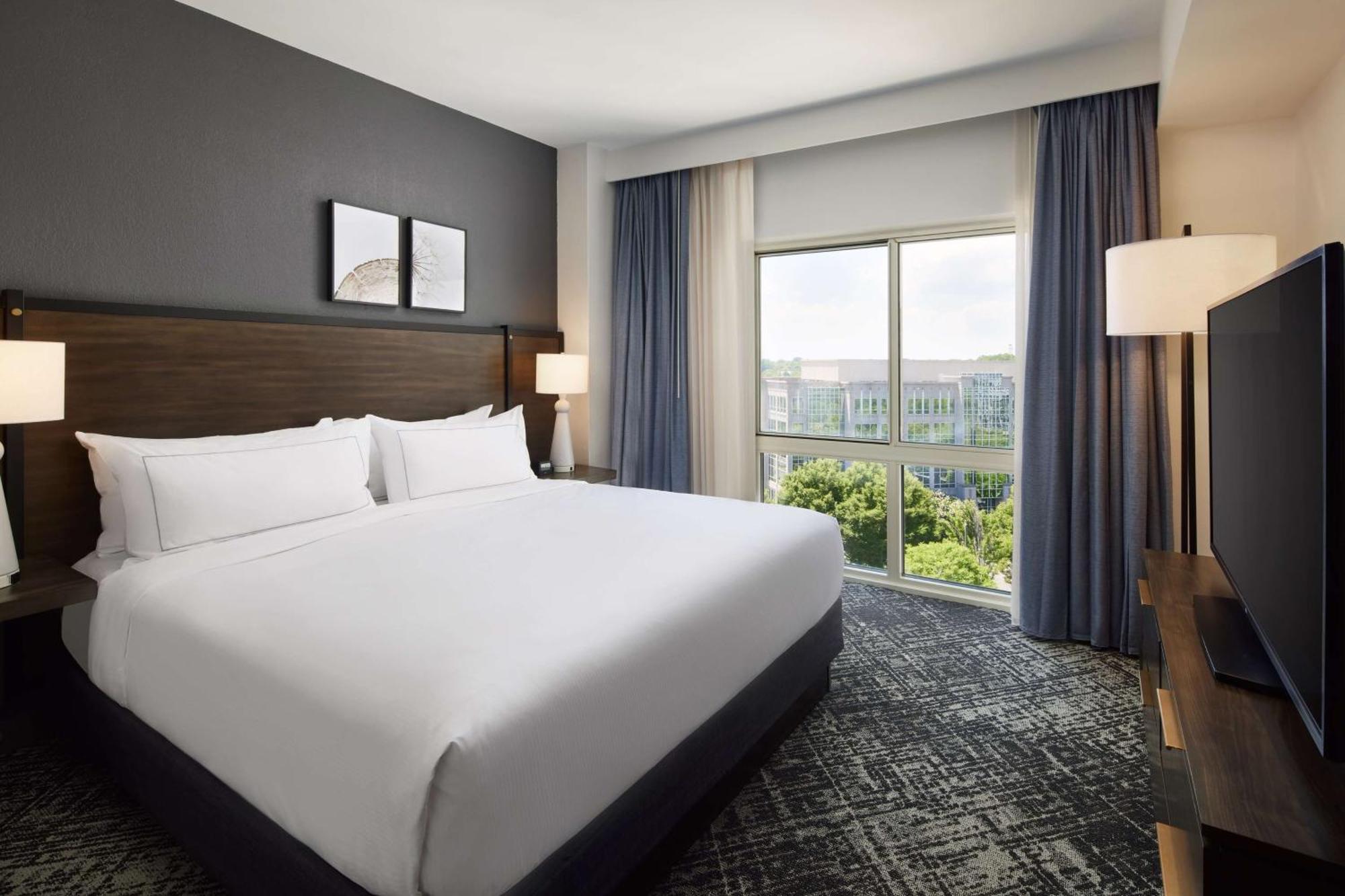 Hilton Charlotte Airport Hotel מראה חיצוני תמונה