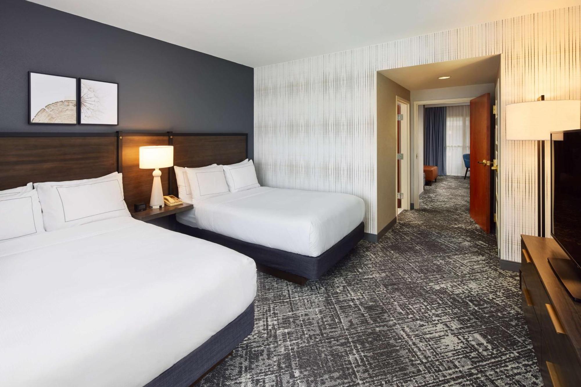 Hilton Charlotte Airport Hotel מראה חיצוני תמונה
