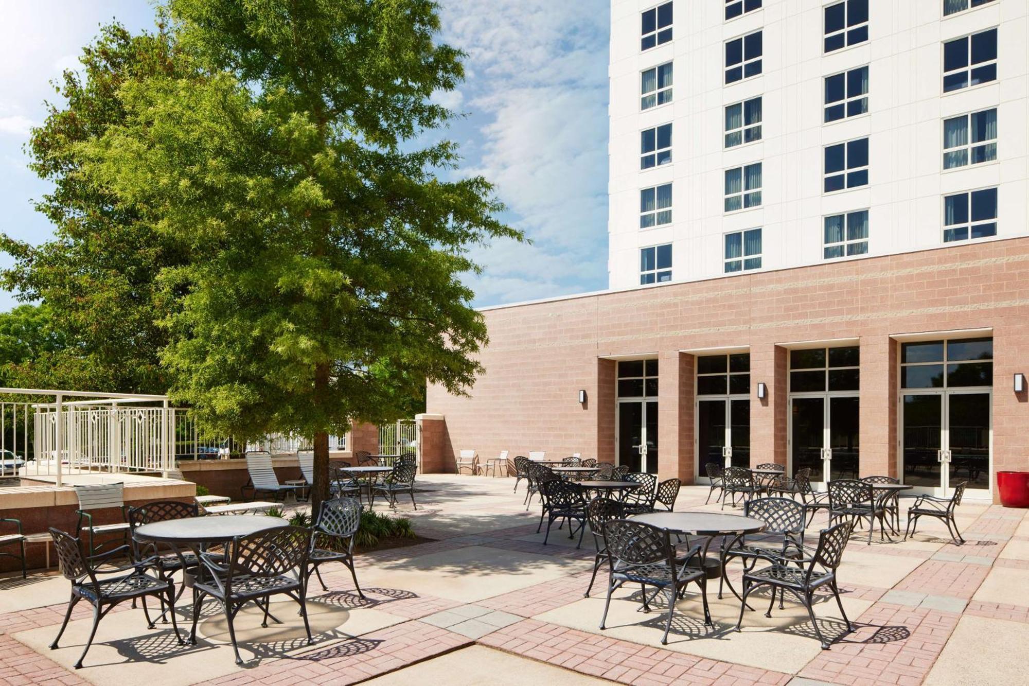 Hilton Charlotte Airport Hotel מראה חיצוני תמונה